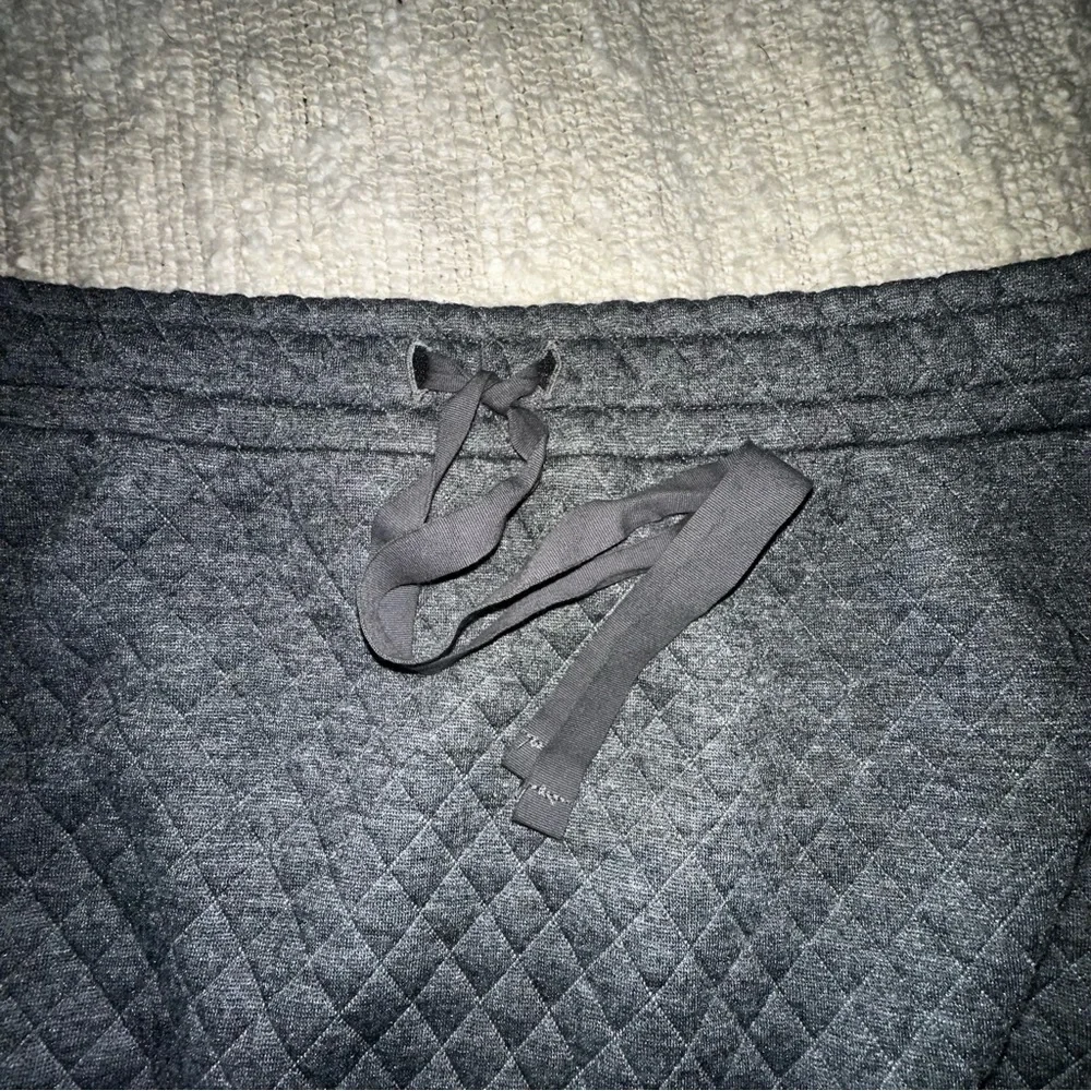 UEC Loft Gray Quilted Women's Skirt Size Small